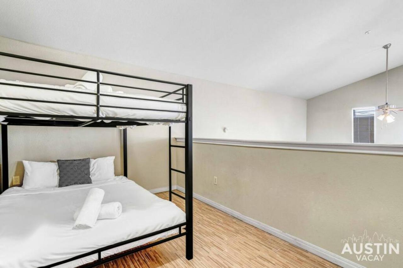 Apartment West Campus Oasis 2 Apts Accommodating 14 Guests