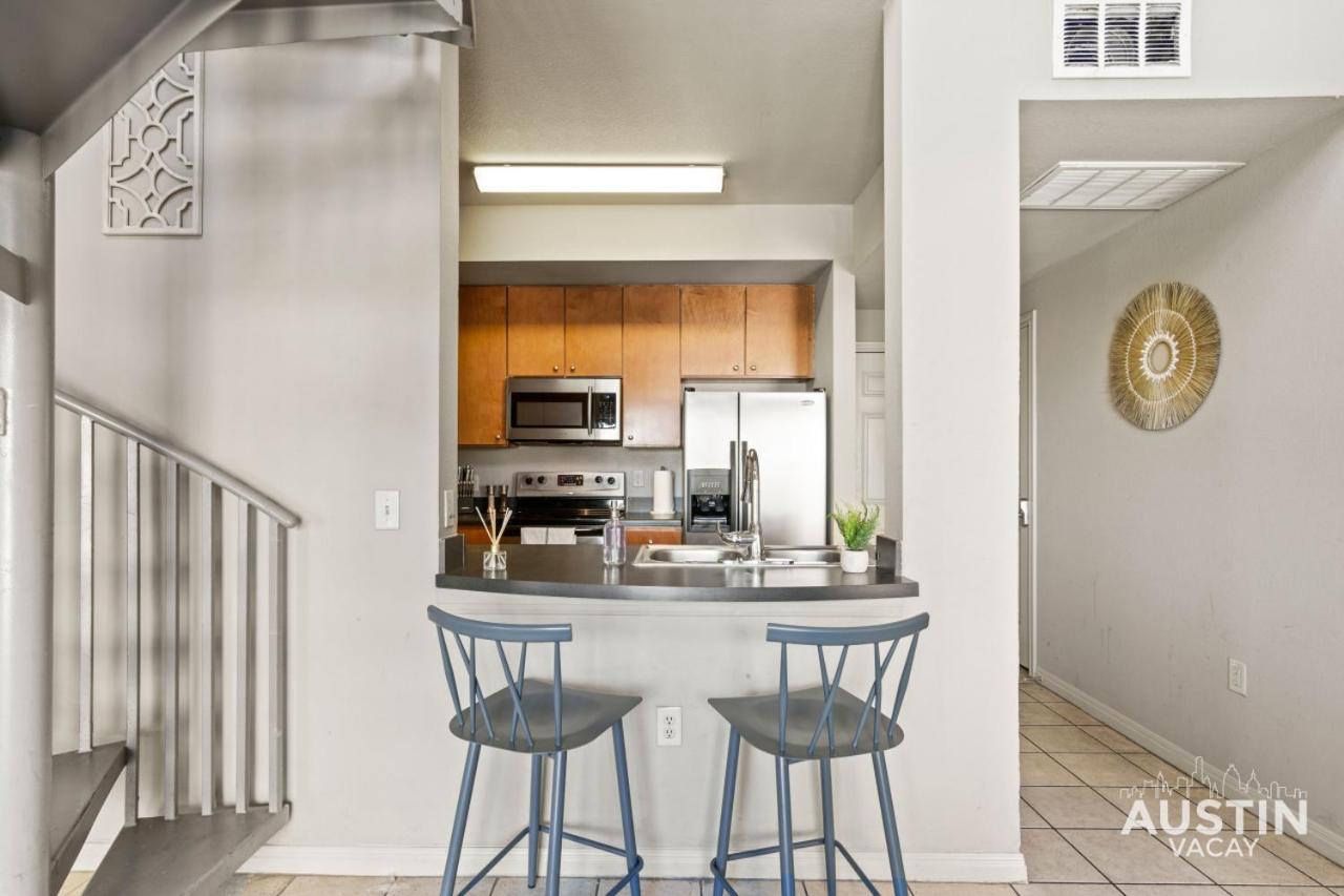 West Campus Oasis 2 Apts Accommodating 14 Guests Apartment *