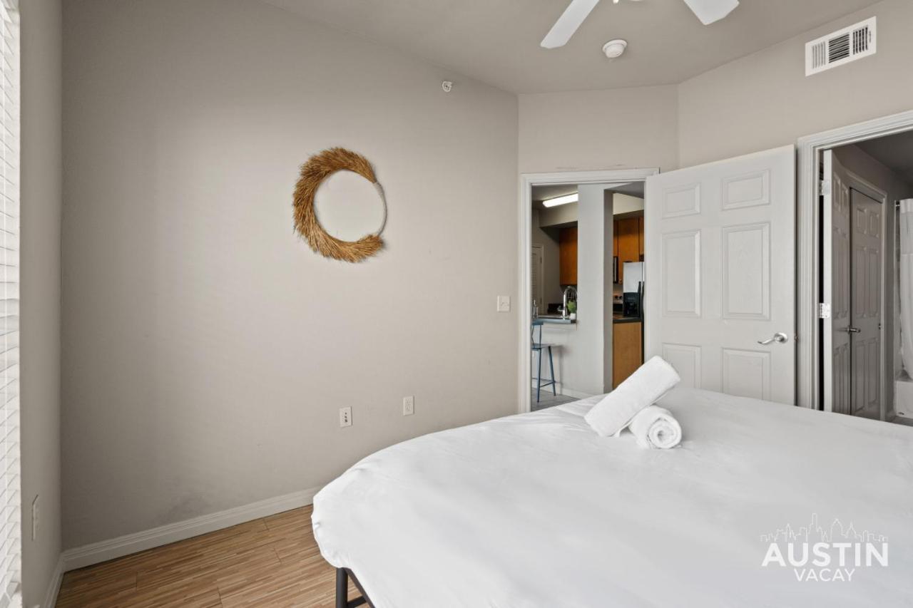 Apartment West Campus Oasis 2 Apts Accommodating 14 Guests