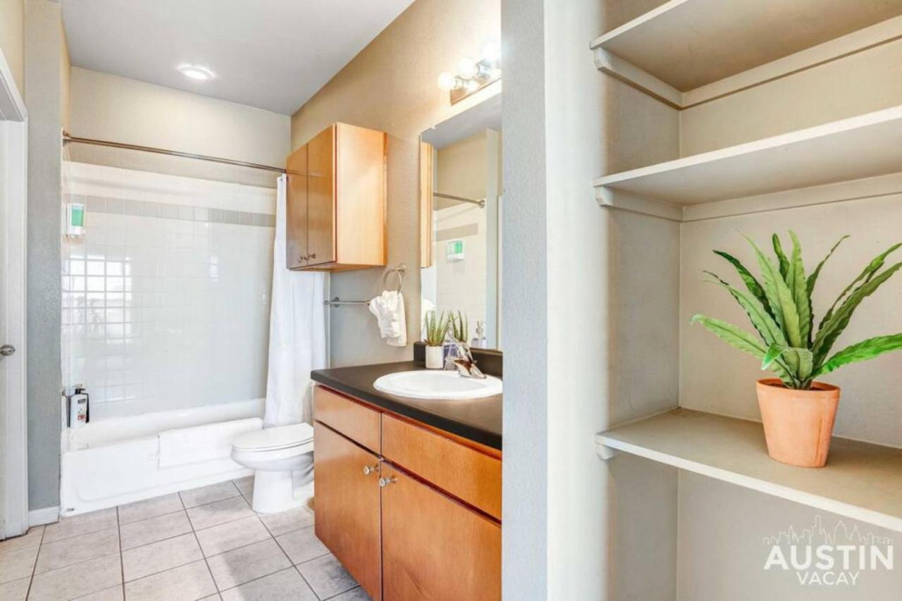 West Campus Oasis 2 Apts Accommodating 14 Guests