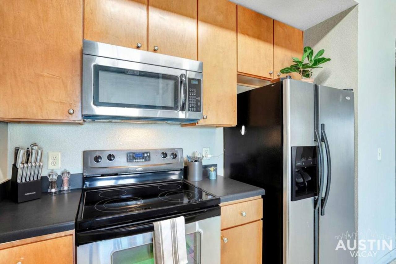 West Campus Oasis 2 Apts Accommodating 14 Guests
