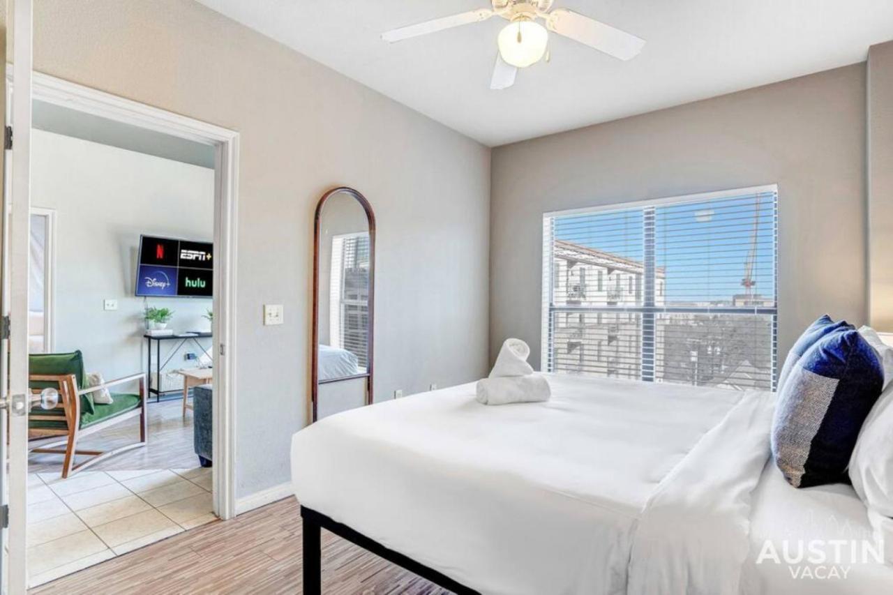West Campus Oasis 2 Apts Accommodating 14 Guests