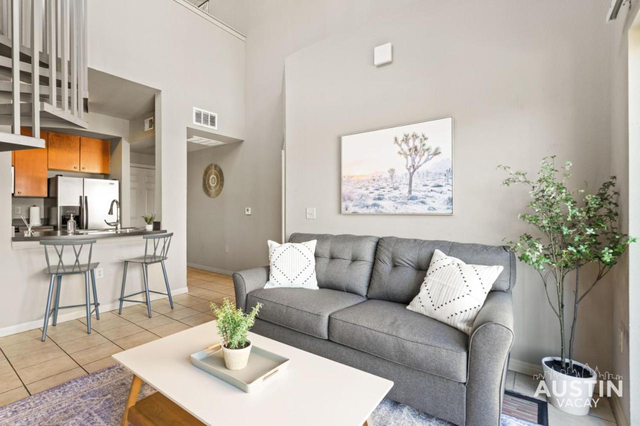 West Campus Oasis 2 Apts Accommodating 14 Guests Apartment *