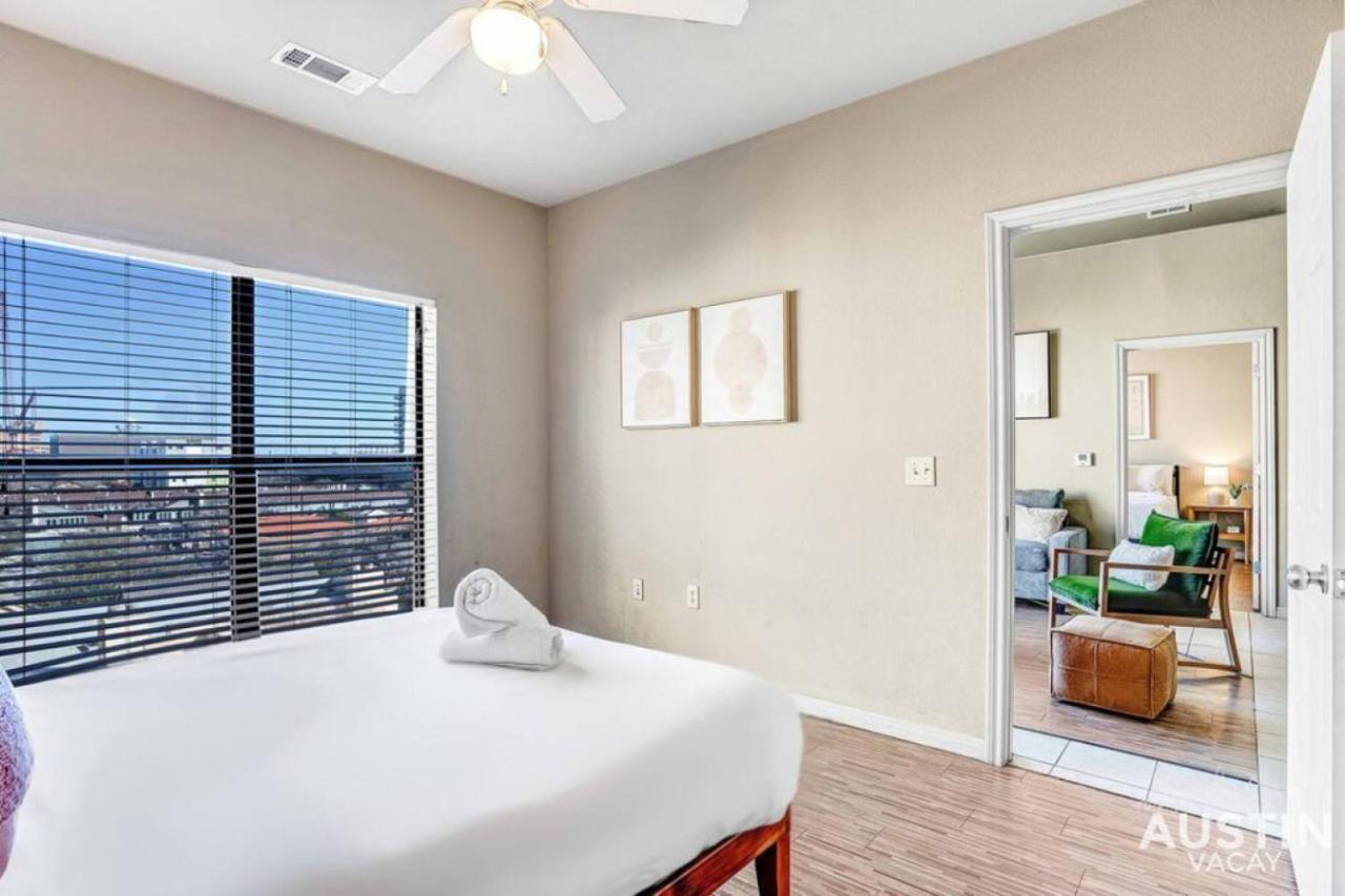West Campus Oasis 2 Apts Accommodating 14 Guests Apartment Austin