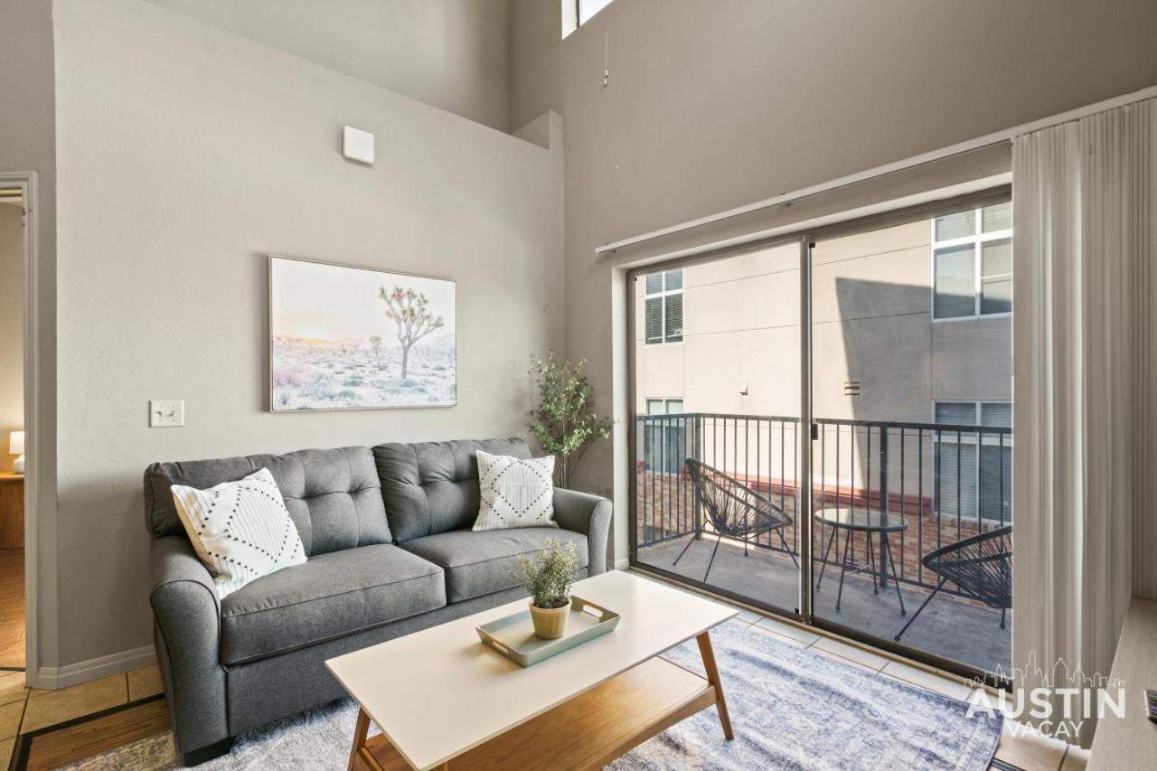 West Campus Oasis 2 Apts Accommodating 14 Guests Apartment *