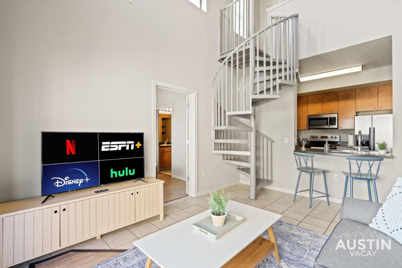 West Campus Oasis 2 Apts Accommodating 14 Guests * Austin