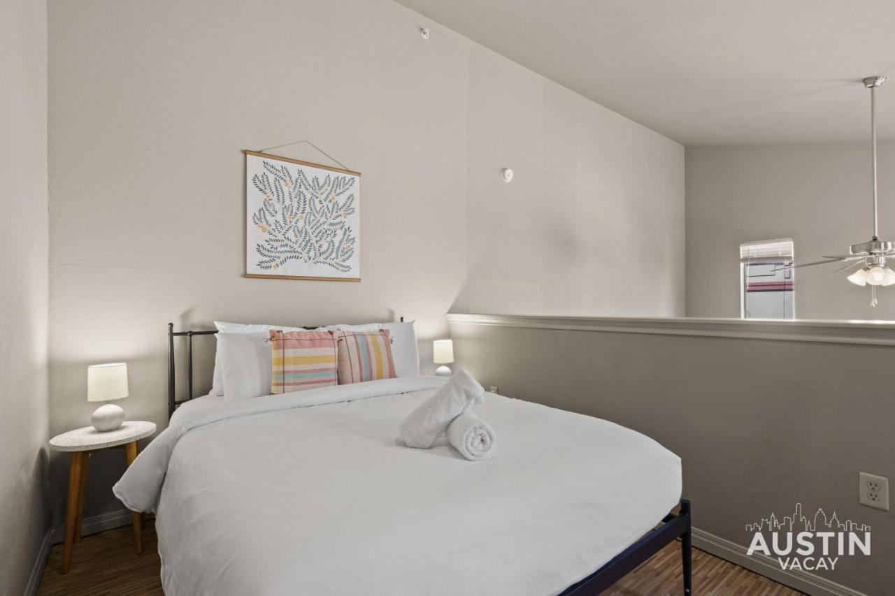 West Campus Oasis 2 Apts Accommodating 14 Guests *