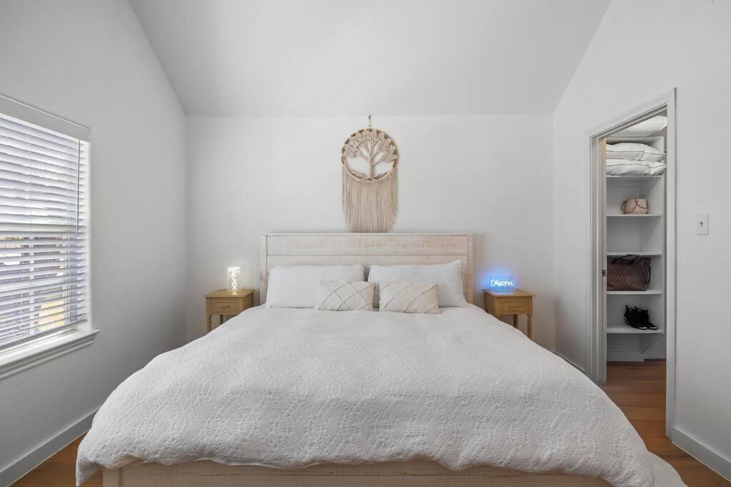 Zen With A Cozy Tree House Holiday home Austin