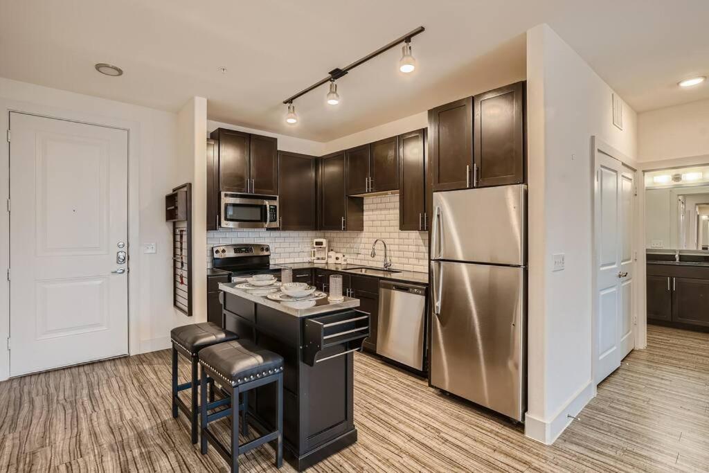 Luxury - Spacious 2bd 2ba, In Domain * Austin