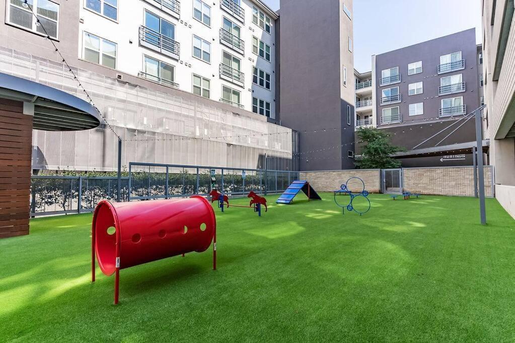 Apartment Luxury - Spacious 2bd 2ba, In Domain *