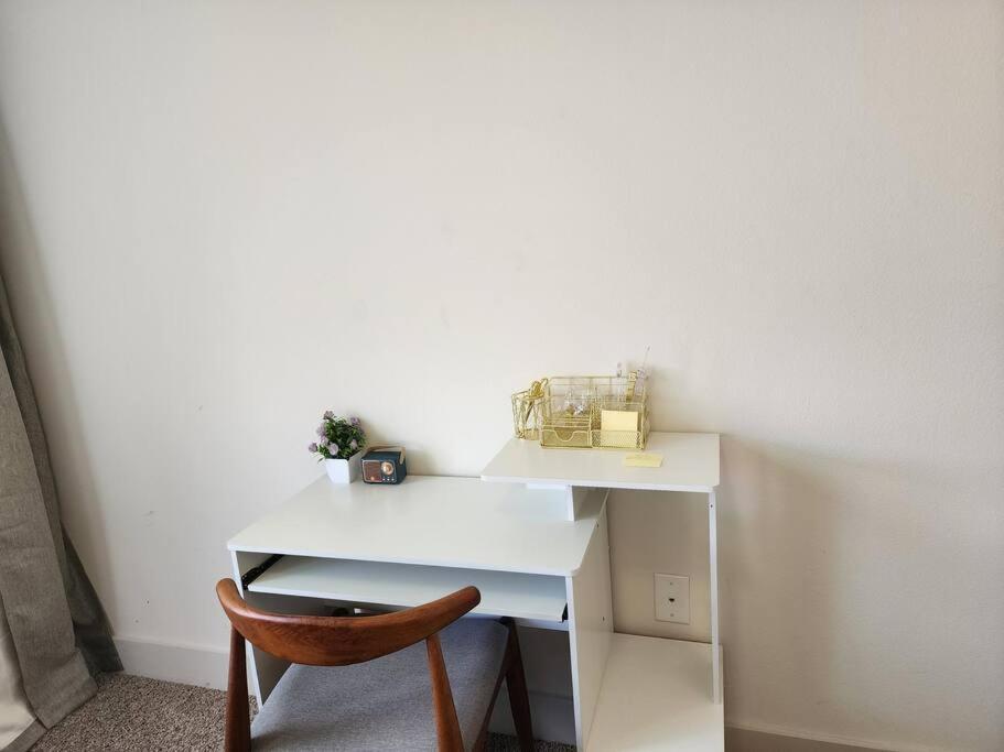 Luxury - Spacious 2bd 2ba, In Domain Apartment *