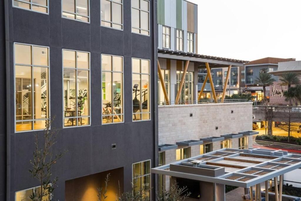 Apartment Luxury - Spacious 2bd 2ba, In Domain *