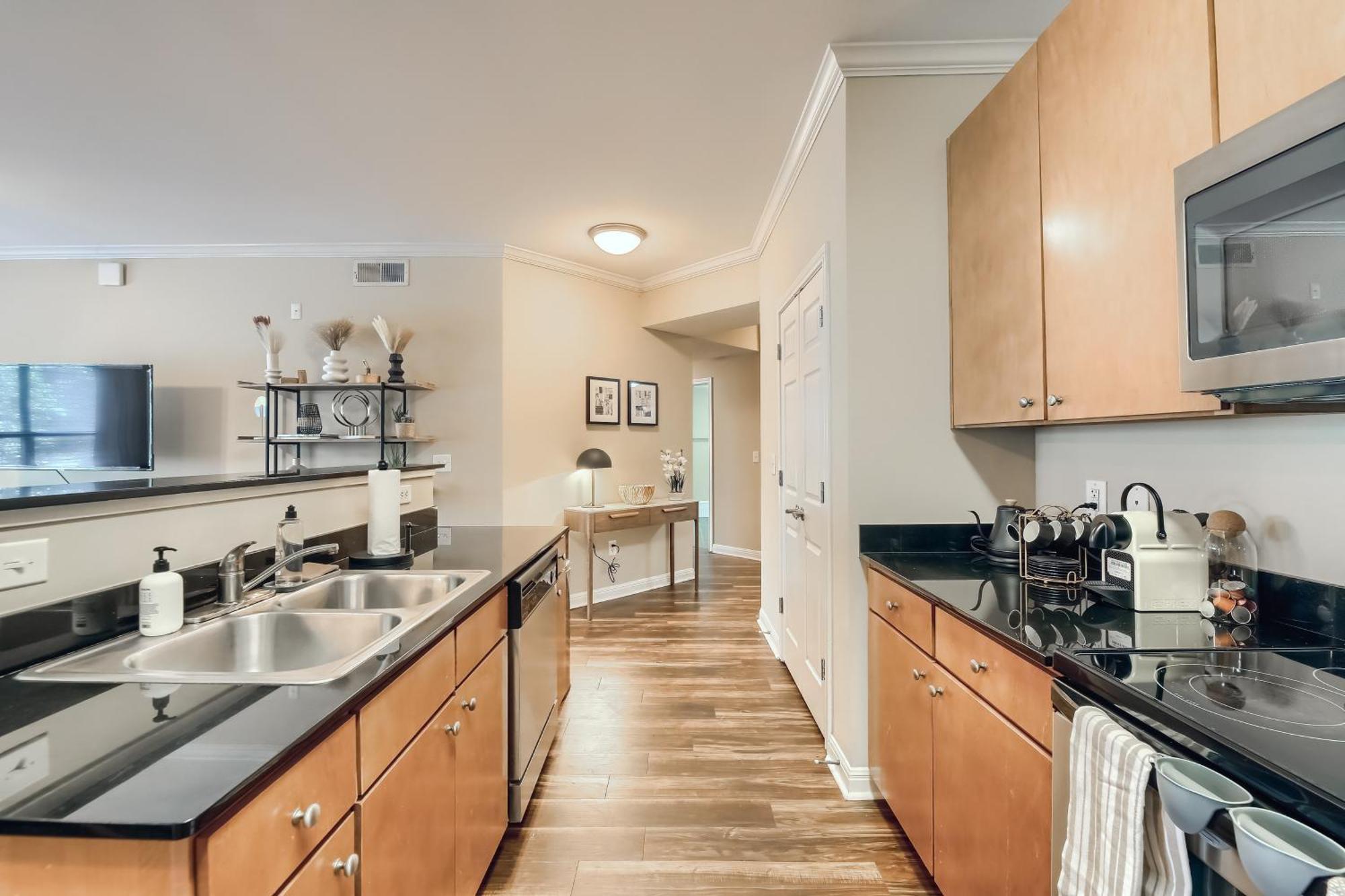 Apartment 4br Townhome + Walk To West Campus *