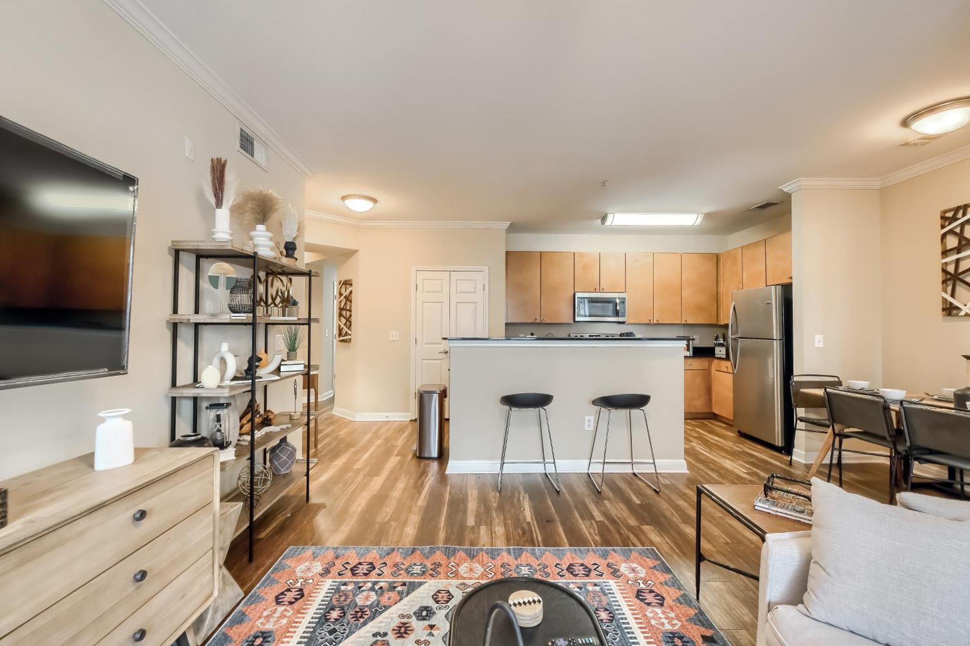 Apartment 4br Townhome + Walk To West Campus *