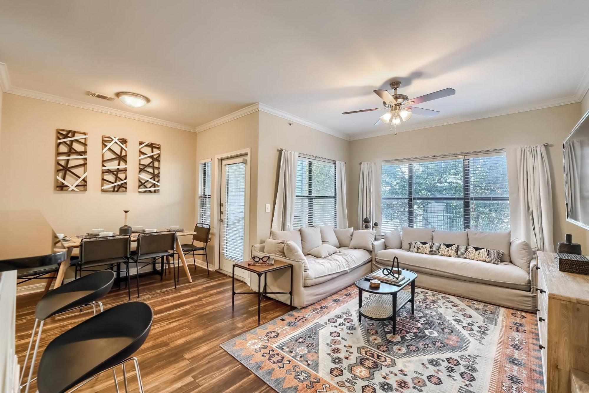 4br Townhome + Walk To West Campus Apartment *