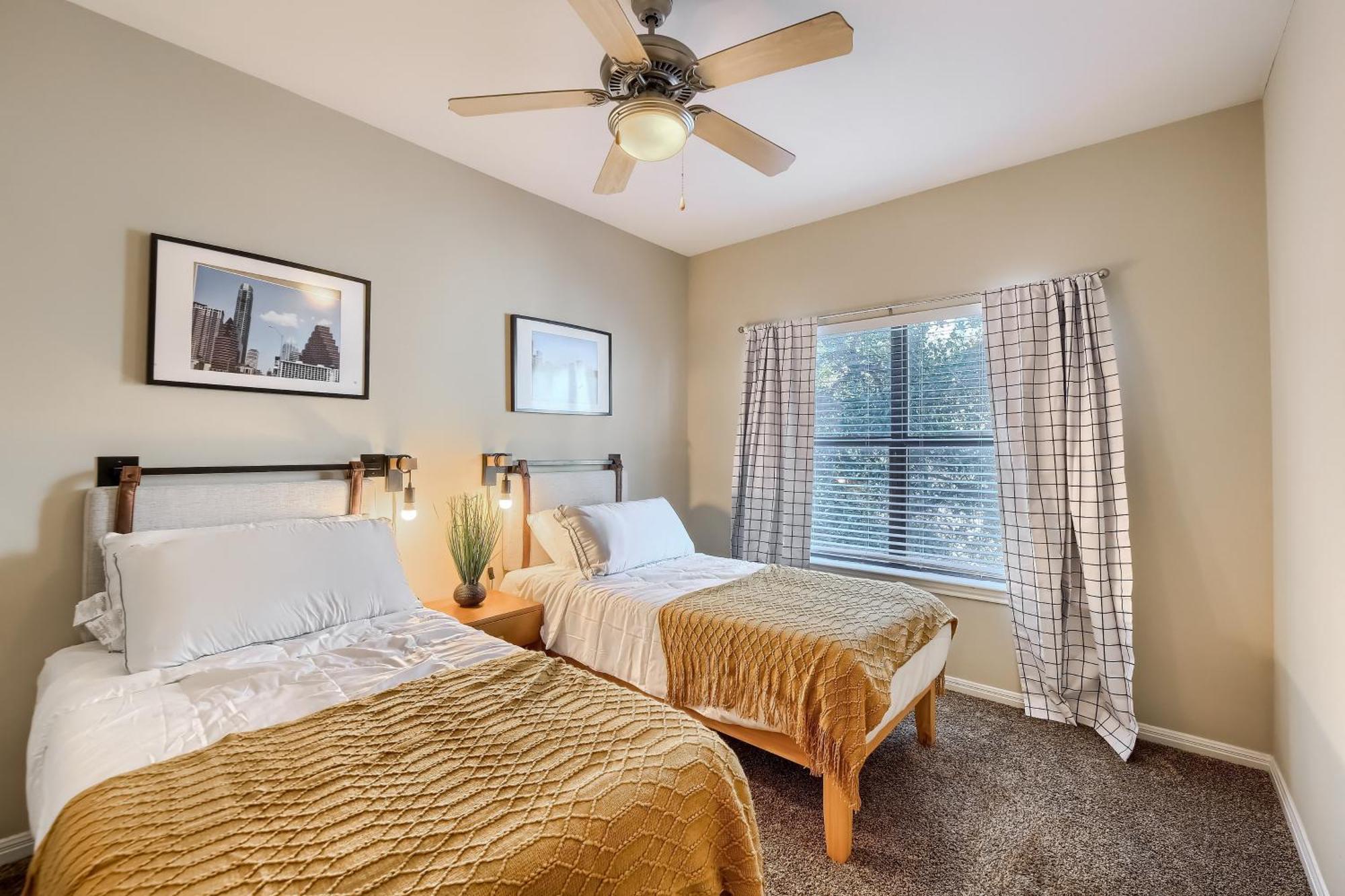 4br Townhome + Walk To West Campus *