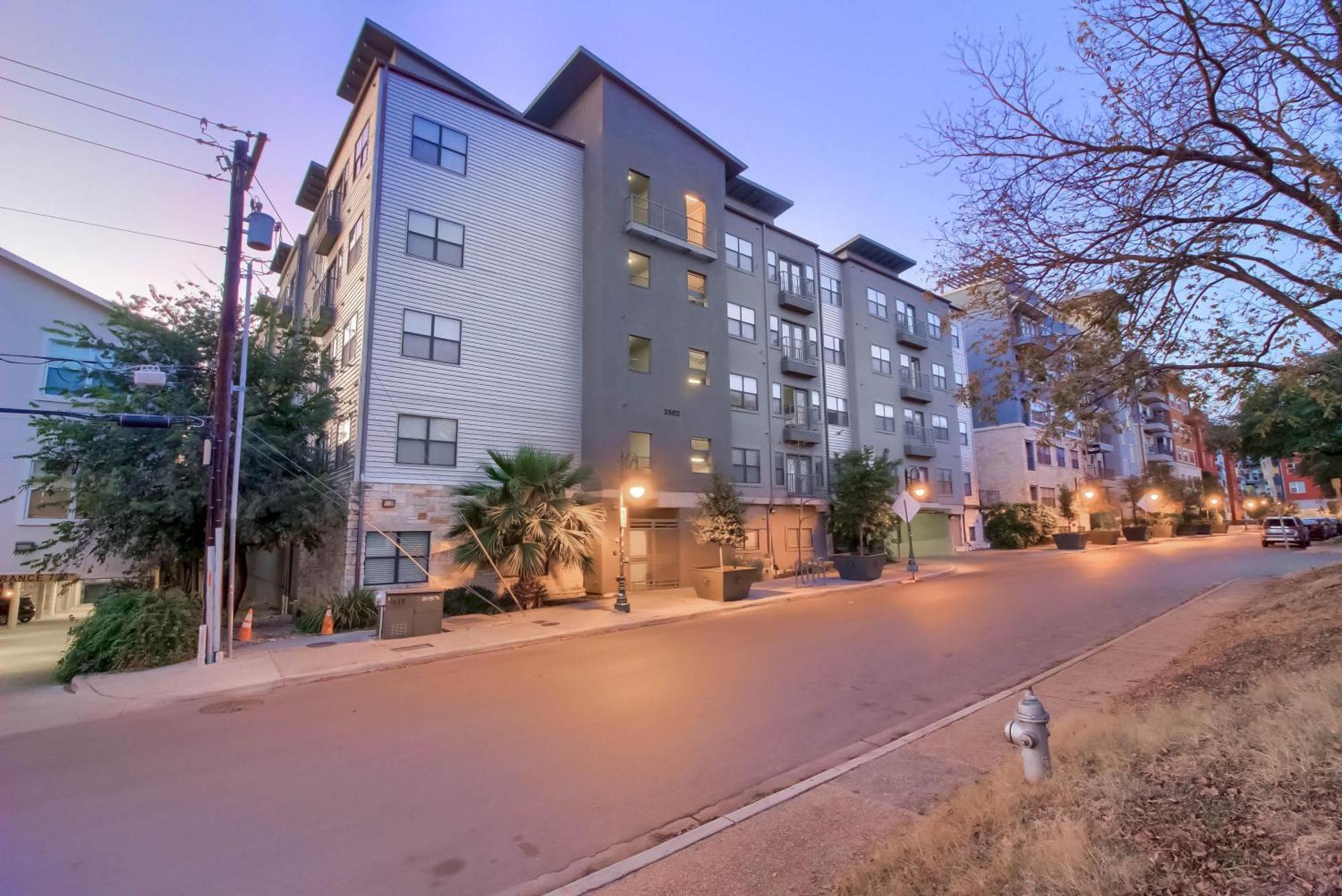 4br Townhome + Walk To West Campus