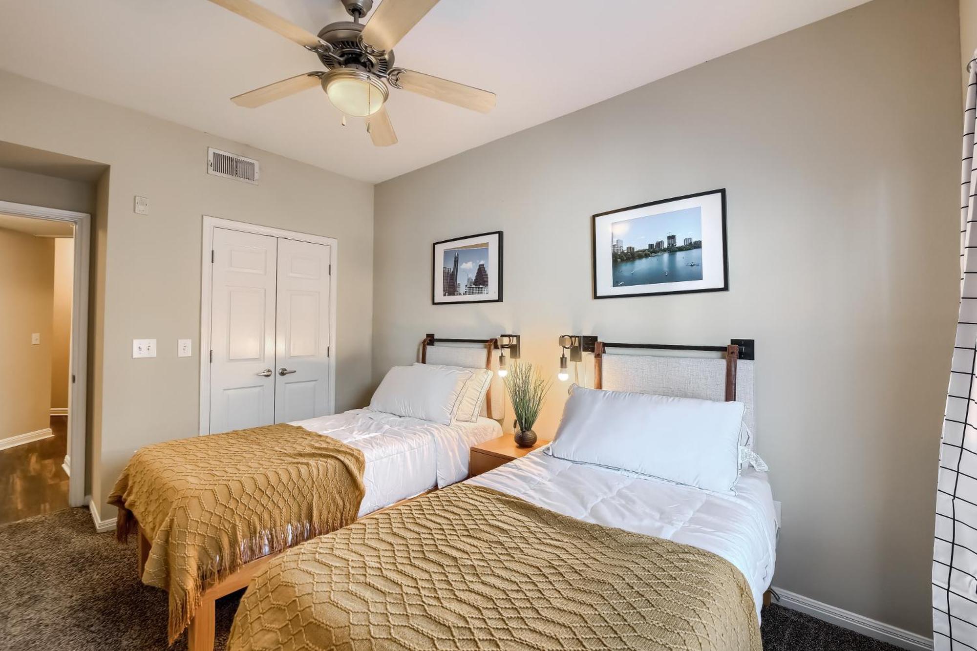 4br Townhome + Walk To West Campus Austin