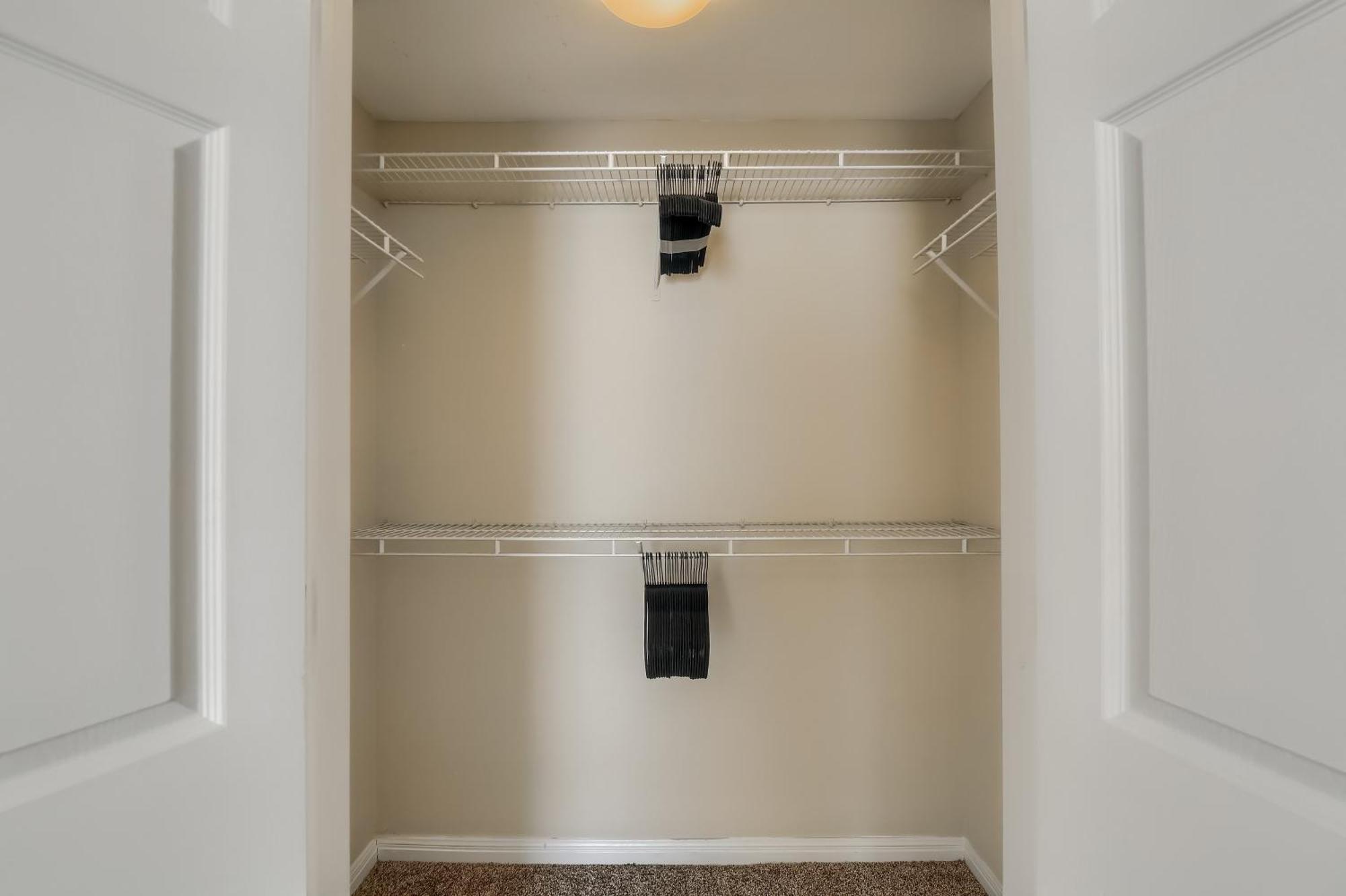 Apartment 4br Townhome + Walk To West Campus