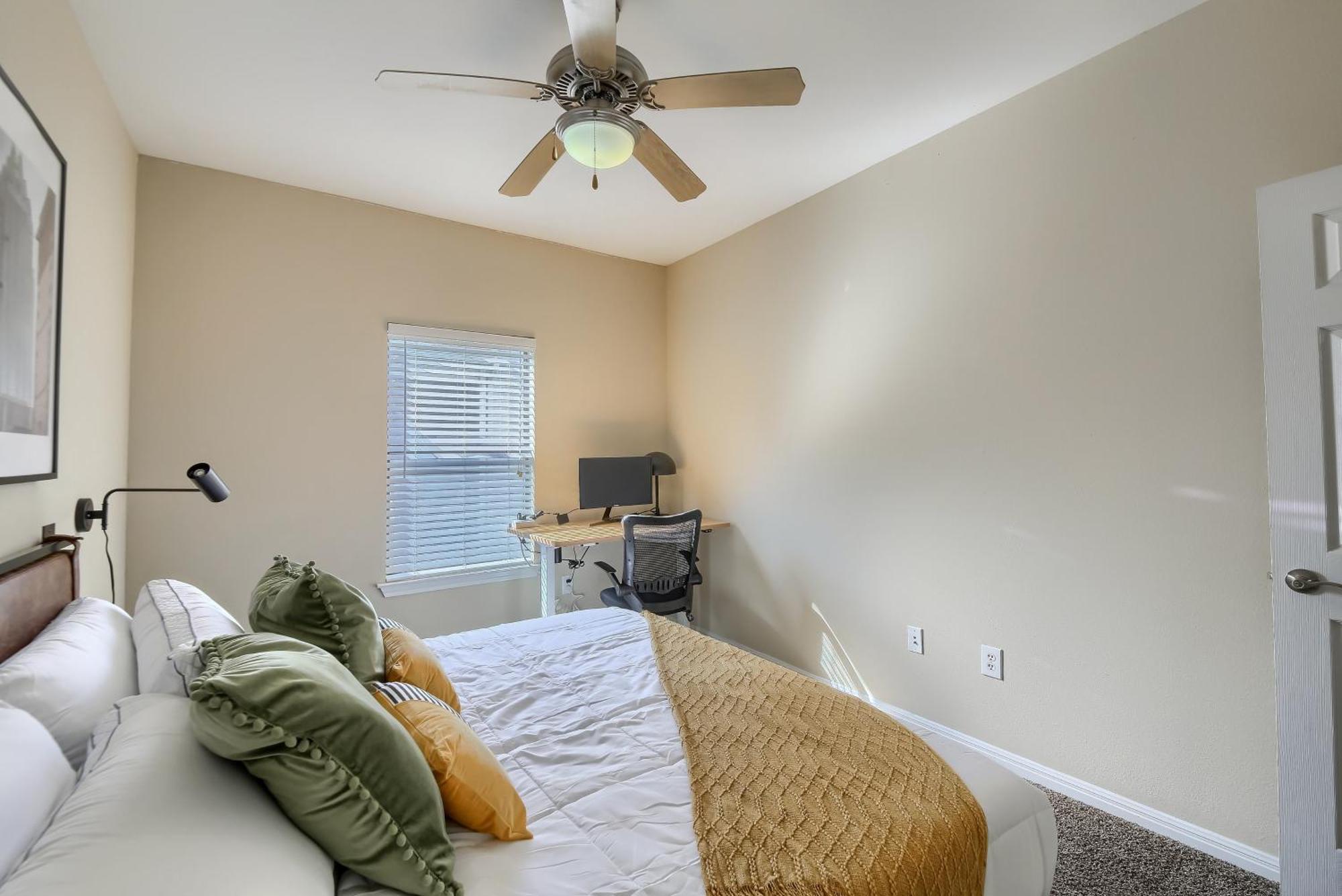 4br Townhome + Walk To West Campus