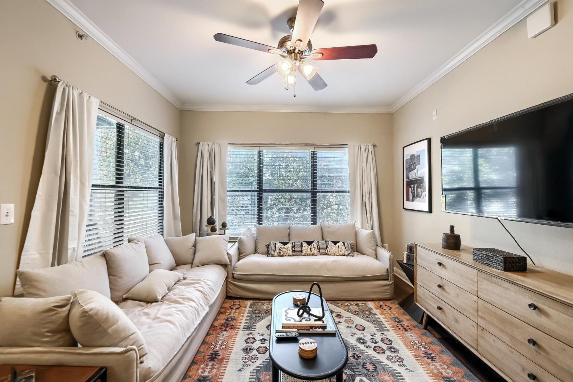 Apartment 4br Townhome + Walk To West Campus *