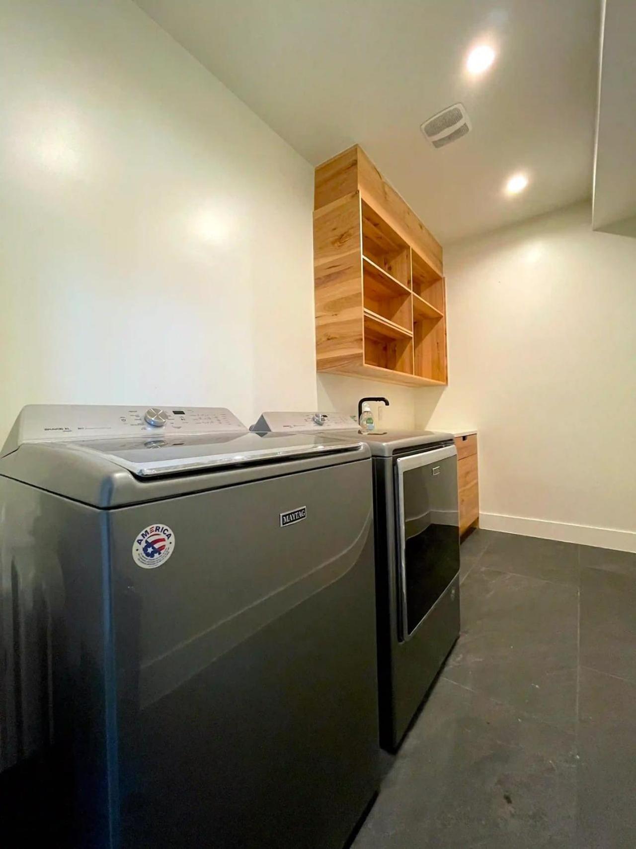 Eastside Mansion & Pool Rainey St - 7 Min Drive *