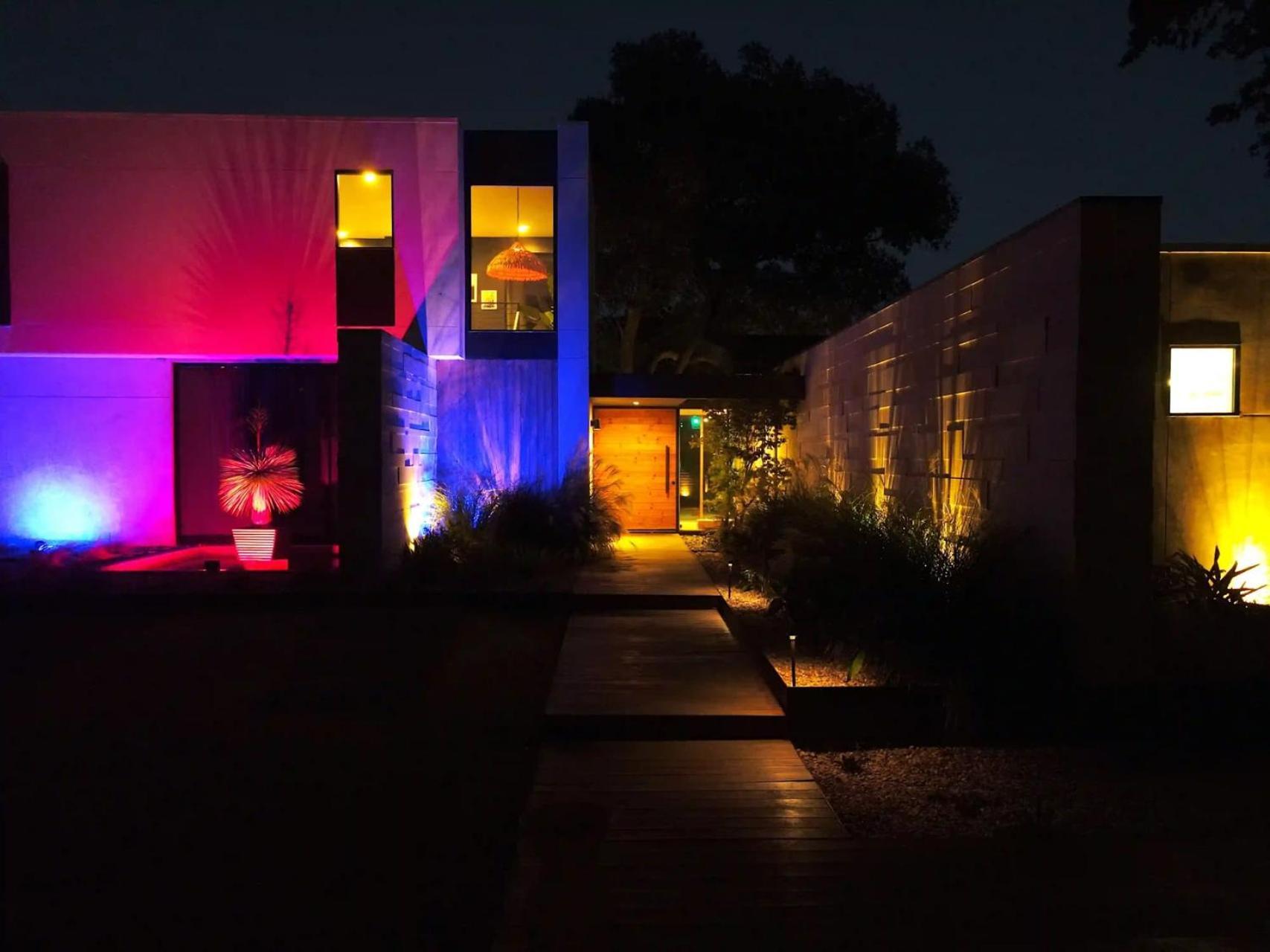 Eastside Mansion & Pool Rainey St - 7 Min Drive * Austin