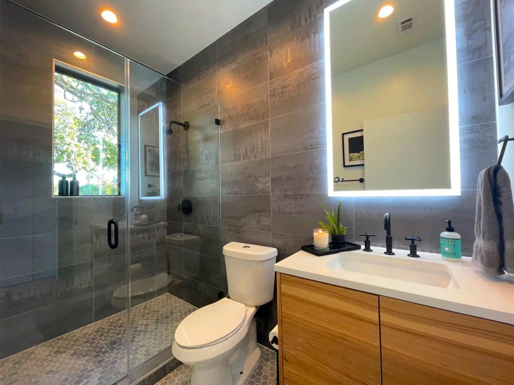 Eastside Mansion & Pool Rainey St - 7 Min Drive *
