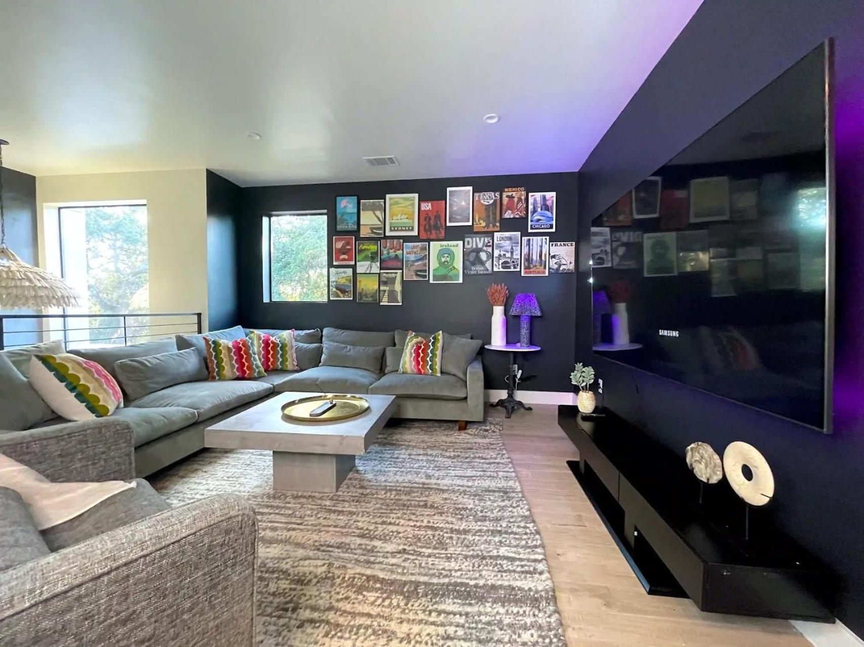 Eastside Mansion & Pool Rainey St - 7 Min Drive Holiday home