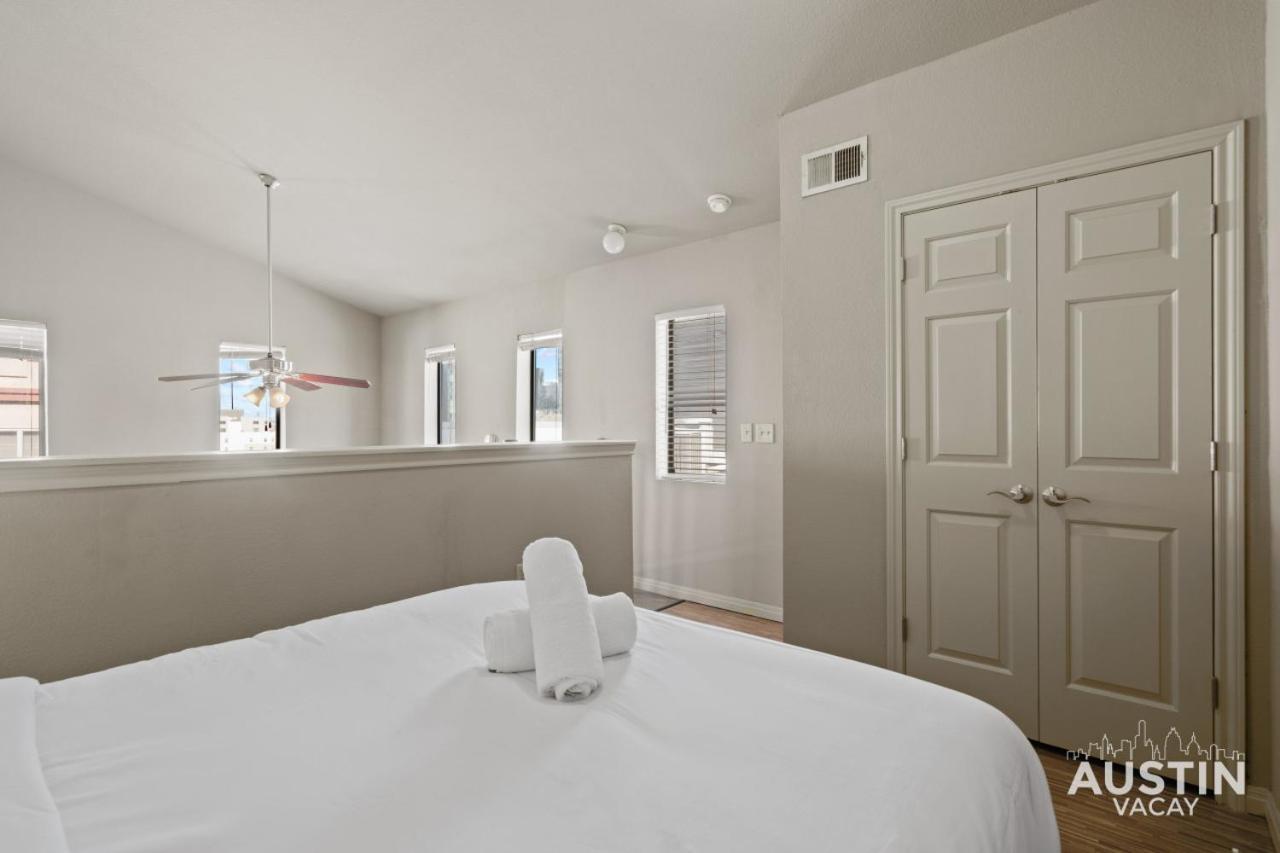 West Campus Oasis 2 Apts Accommodating 14 Guests *