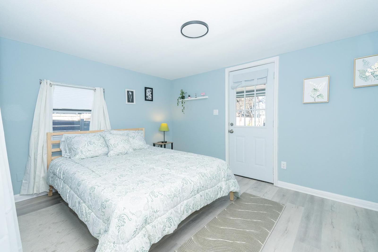 Two Homes, One Prime Location - Walk To Austin Hotspots Holiday home