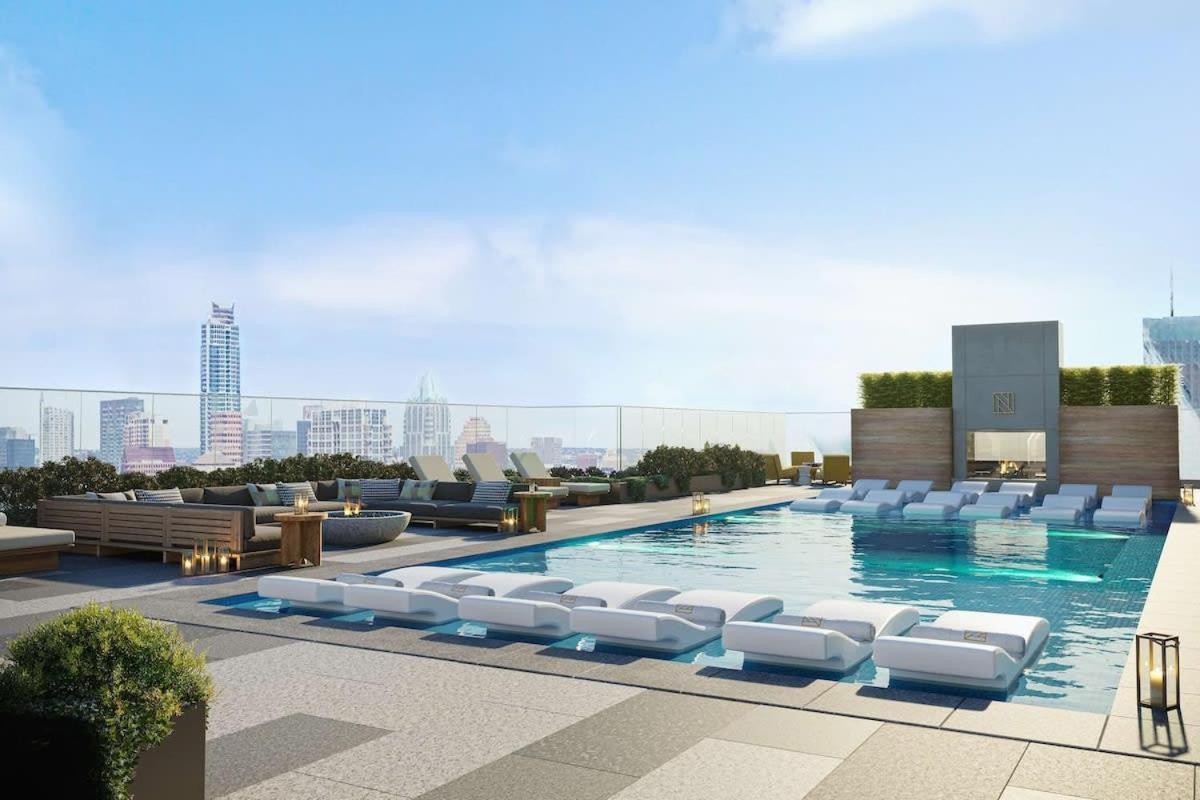 Luxury On Rainey St