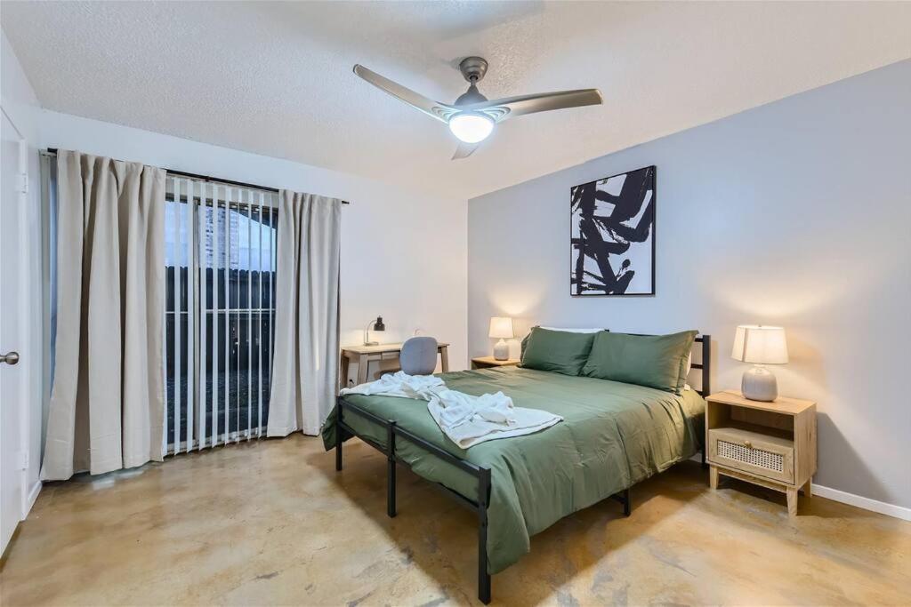 2b Getaway - Sleeps 6 - Pool, Pkg - Walk Dtwn