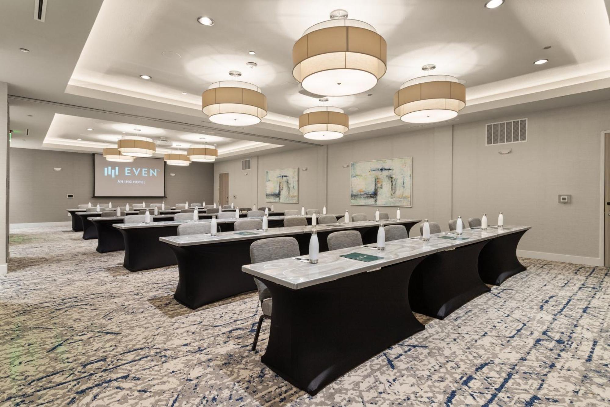 Even Uptown Near The Domain By Ihg Hotel 4*