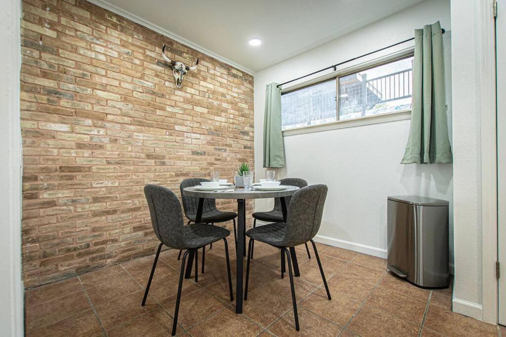 Apartment Downtown Retreat *