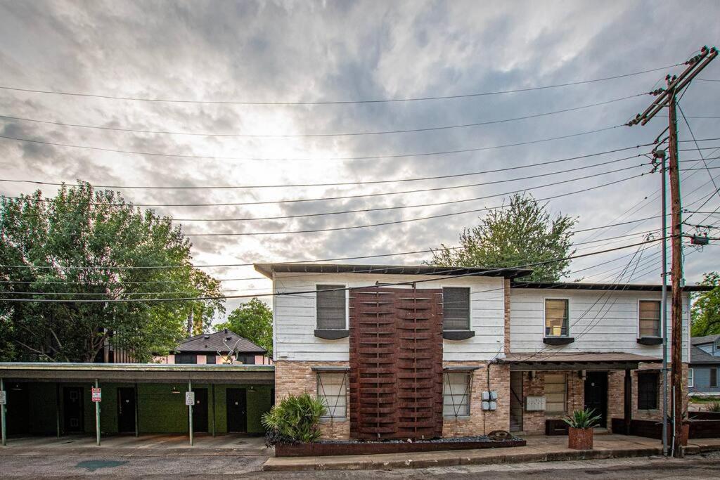 Apartment Downtown Retreat Austin