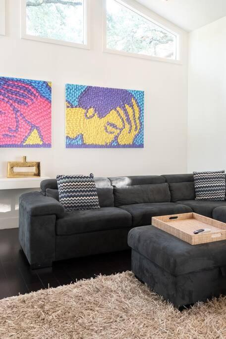Contemporary Estate Near Downtown Austin