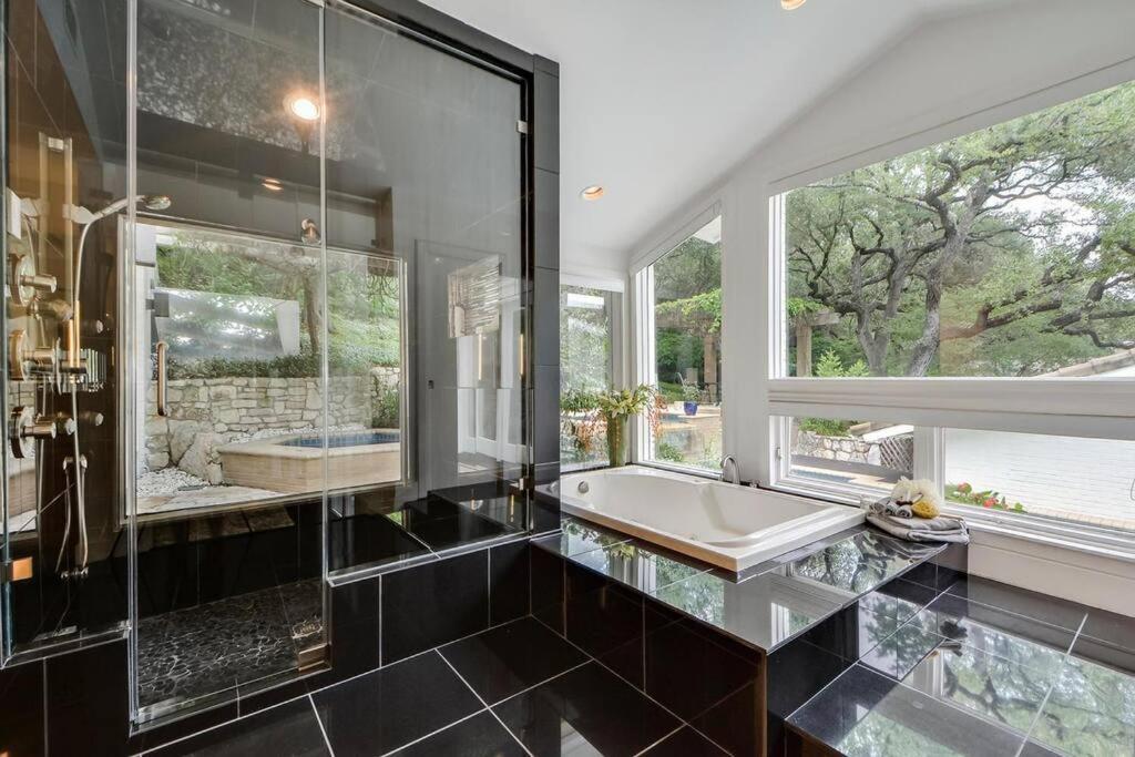 Contemporary Estate Near Downtown *