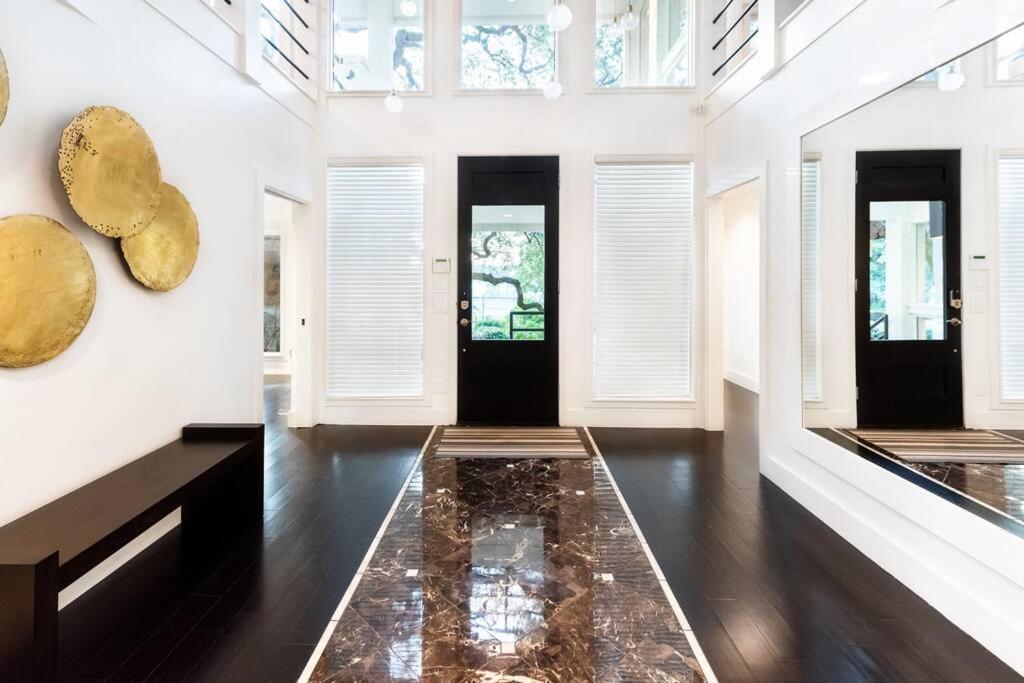 Contemporary Estate Near Downtown Villa Austin