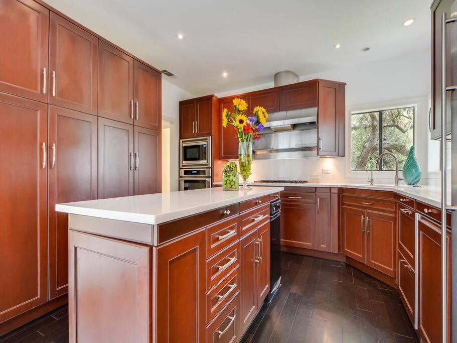 Contemporary Estate Near Downtown * Austin