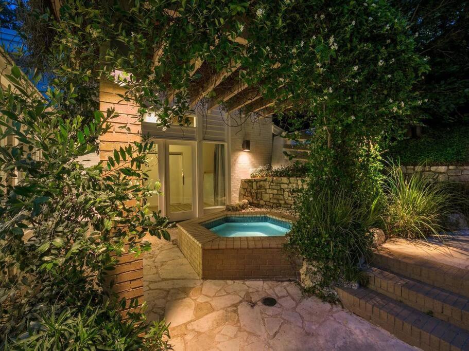 Contemporary Estate Near Downtown Villa Austin