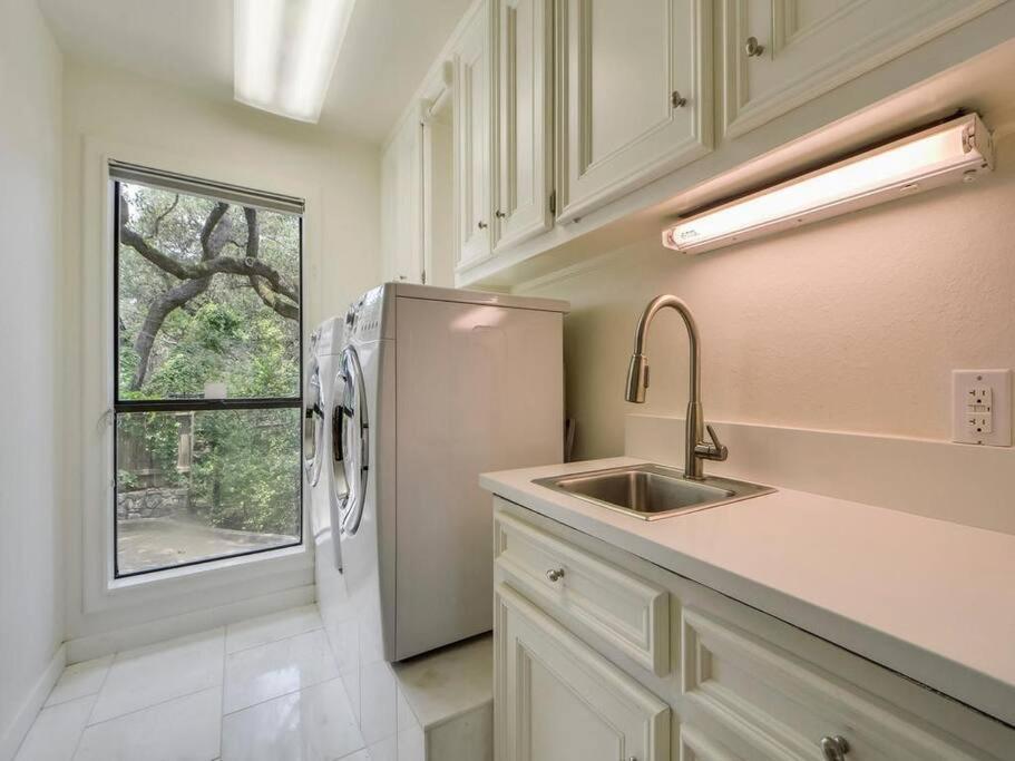 Villa Contemporary Estate Near Downtown