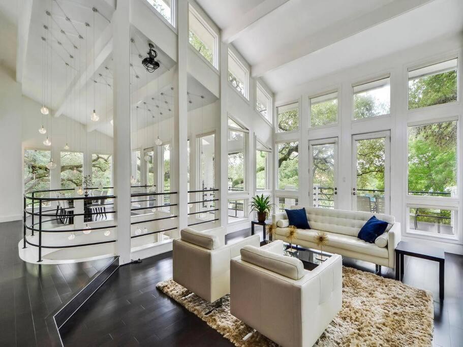 Villa Contemporary Estate Near Downtown *