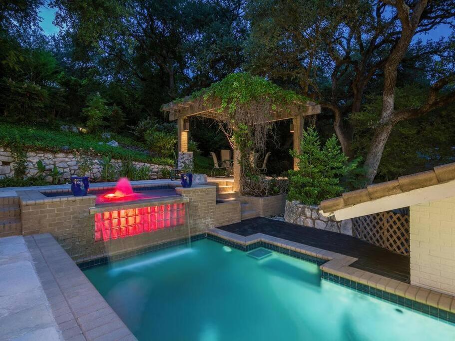 Contemporary Estate Near Downtown Austin