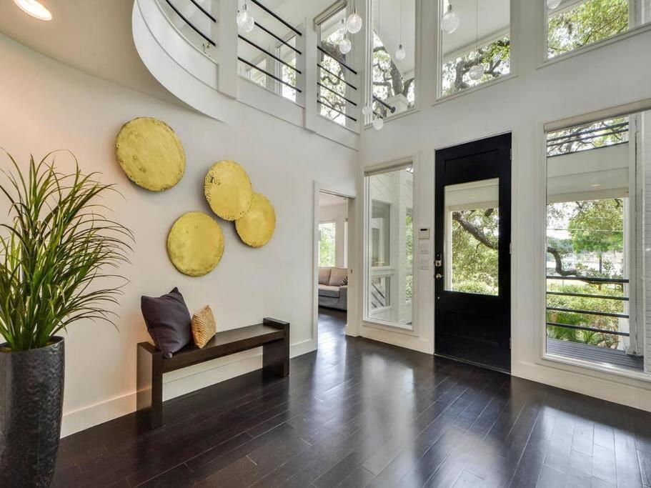 Villa Contemporary Estate Near Downtown