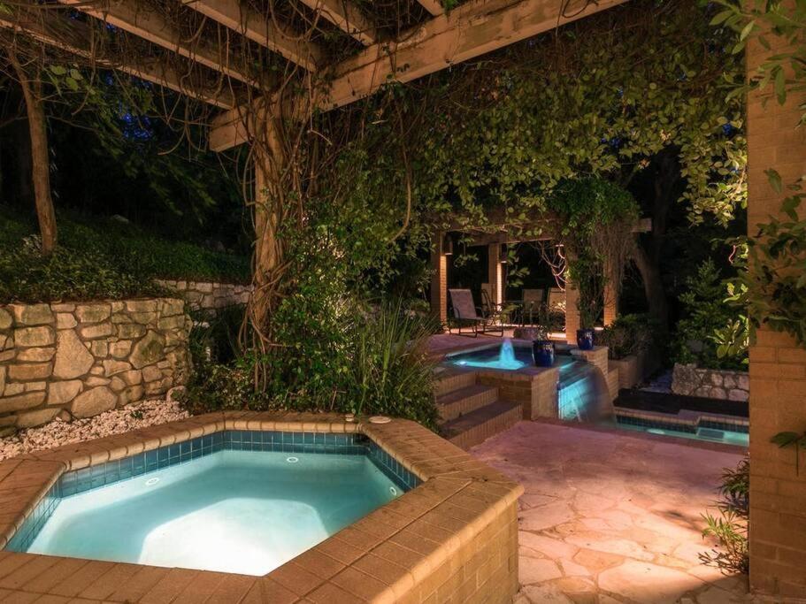 Contemporary Estate Near Downtown Villa Austin