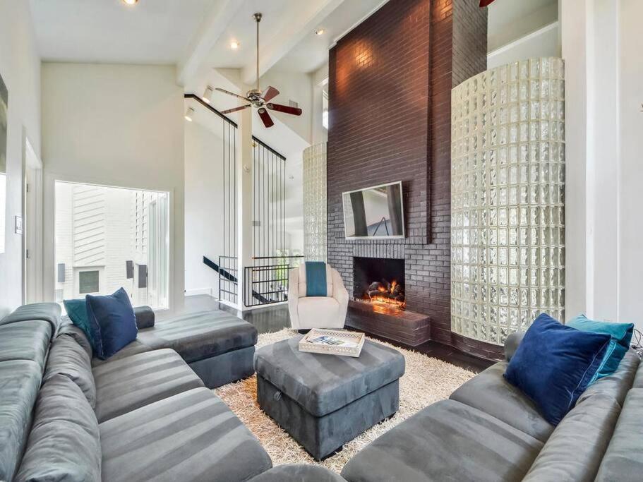 Contemporary Estate Near Downtown * Austin