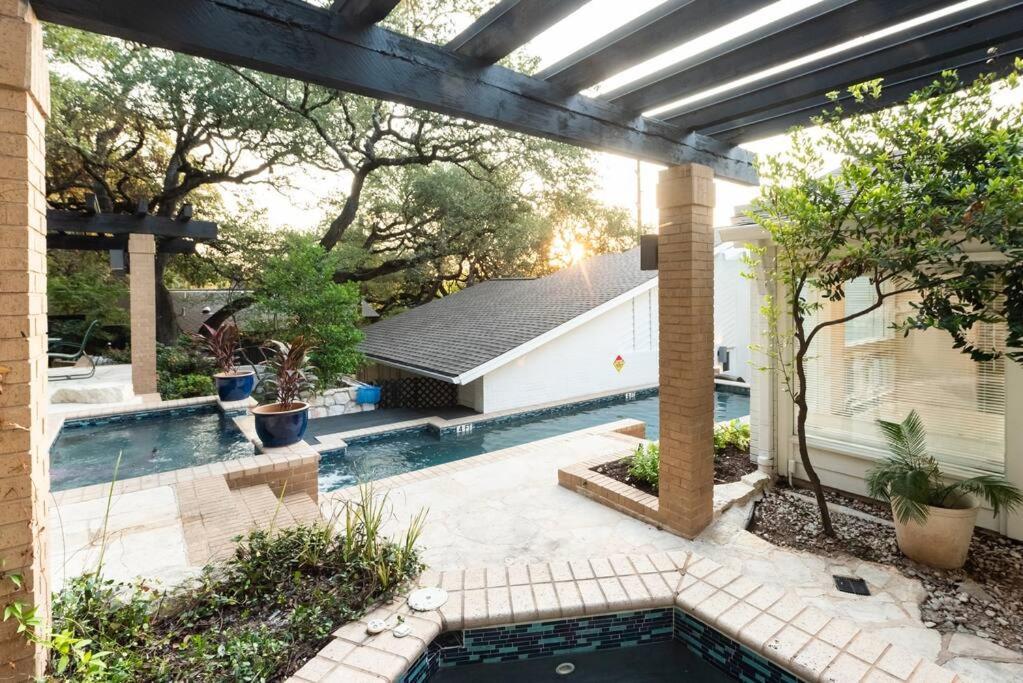 Contemporary Estate Near Downtown Austin