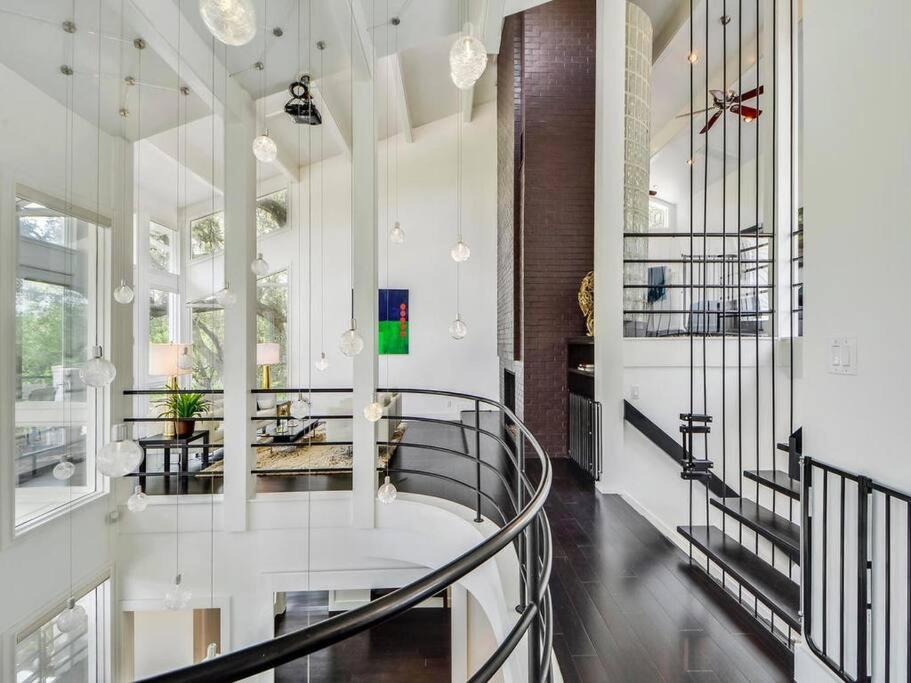 Villa Contemporary Estate Near Downtown Austin