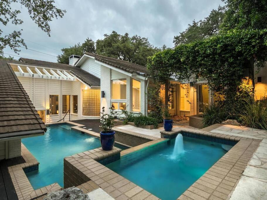 Contemporary Estate Near Downtown